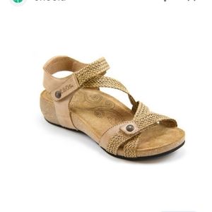 Taos Trulie Lightweight Comfort Woven Leather Sandals Stone Camel 39 8 - 8.5